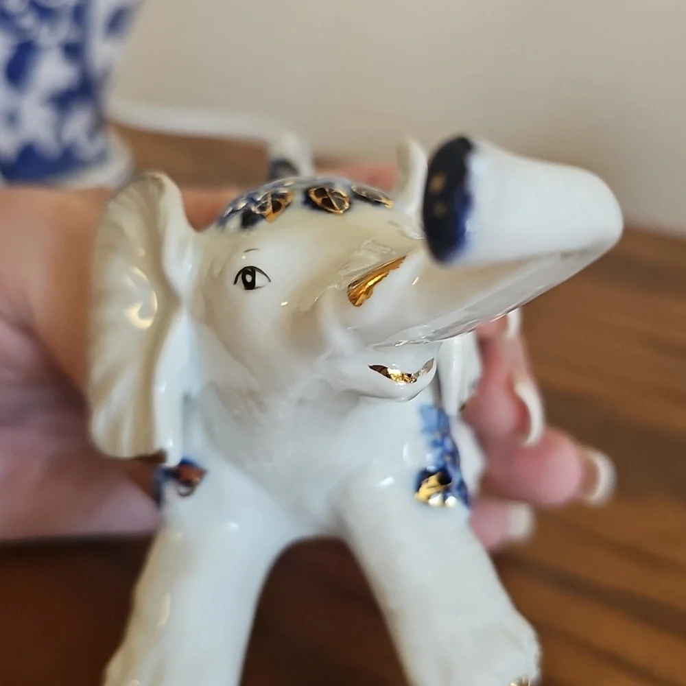 White Ceramic Elephant Figurine Family With 14K Gold Trim - Picture 8 of 13